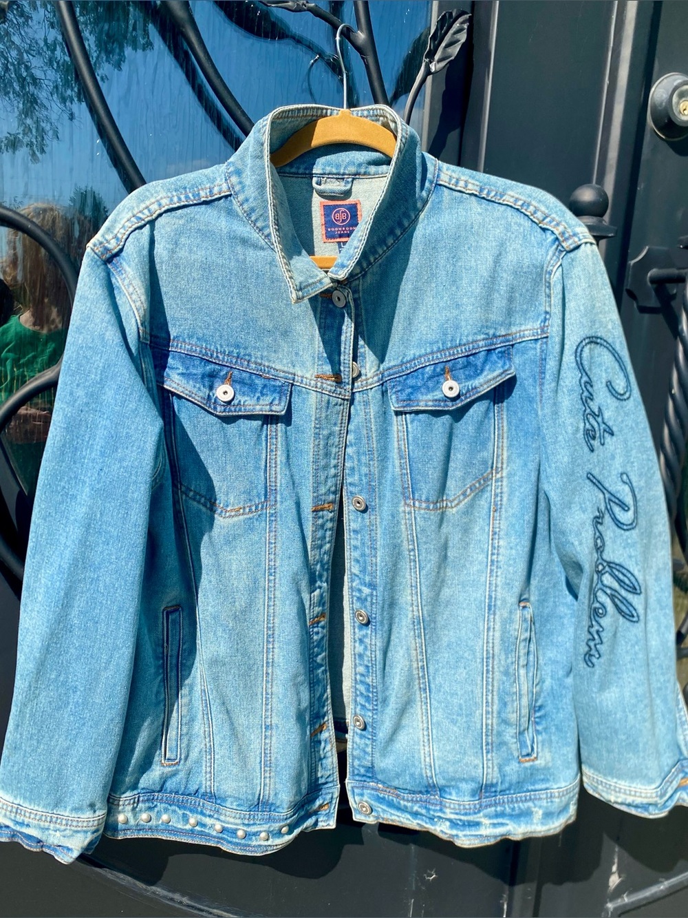boom boom jeans Vintage Lt Blue Jean Jacket Embroidered Sleeve, patches Sz L